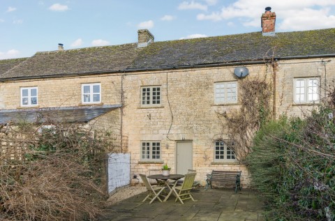 View Full Details for Holly Cottage, Enoch Row, Stow On The Wold