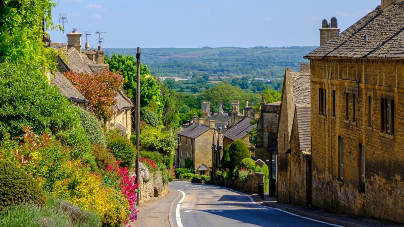 Should I Buy or Sell in Summer? Your Cotswolds Property Questions Answered 